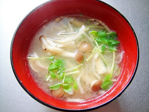 切り干し大根としめじ豆苗の味噌汁